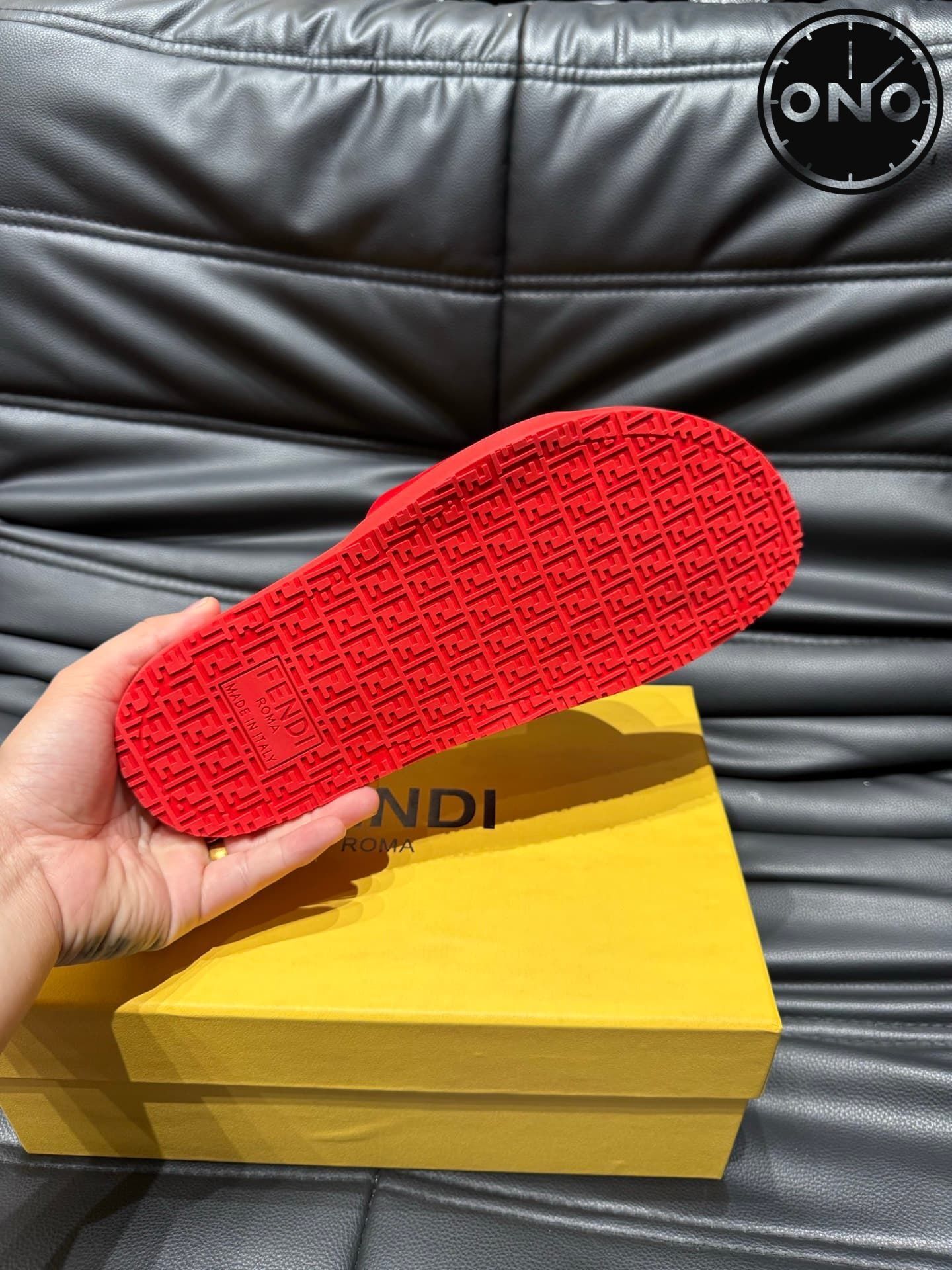 fendi-slippers_34_8.jpg