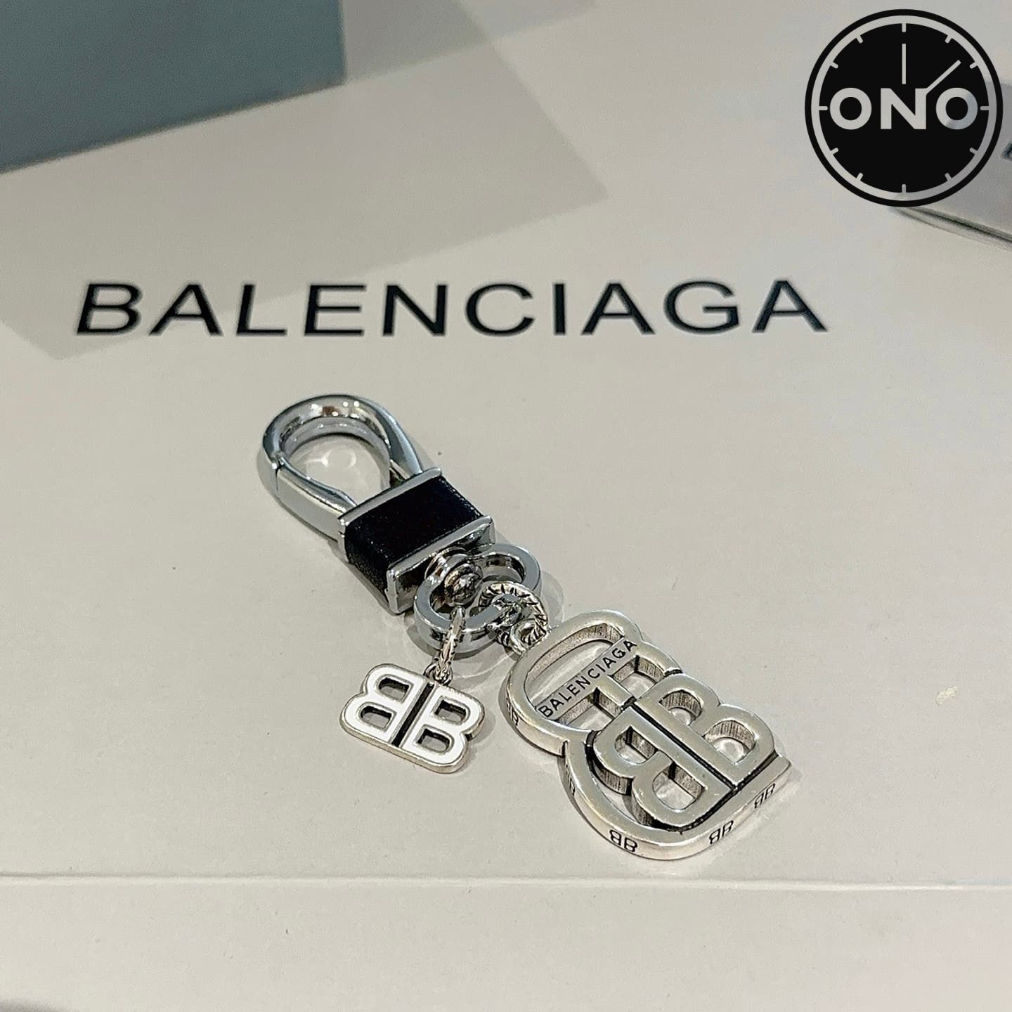 balenciaga-clasp_77_2.jpg