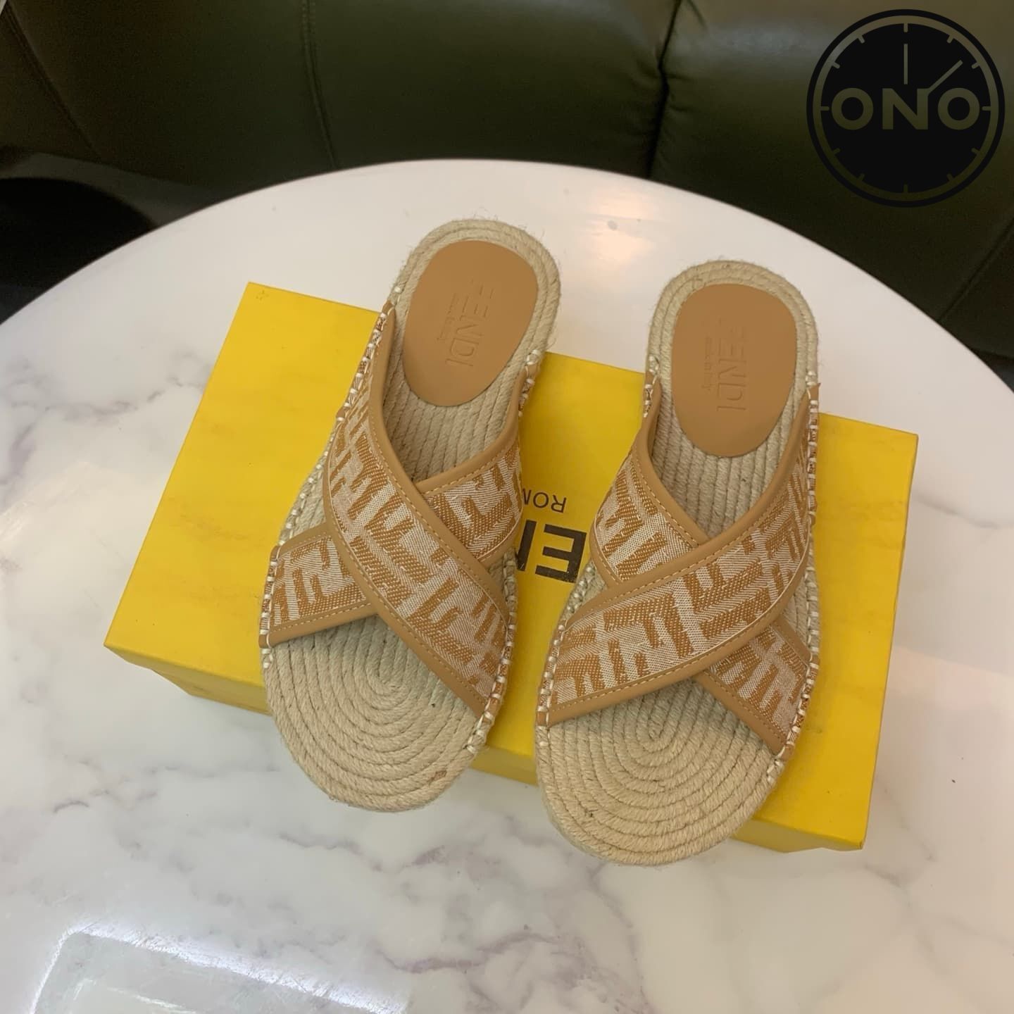 fendi-slippers_9_1.jpg