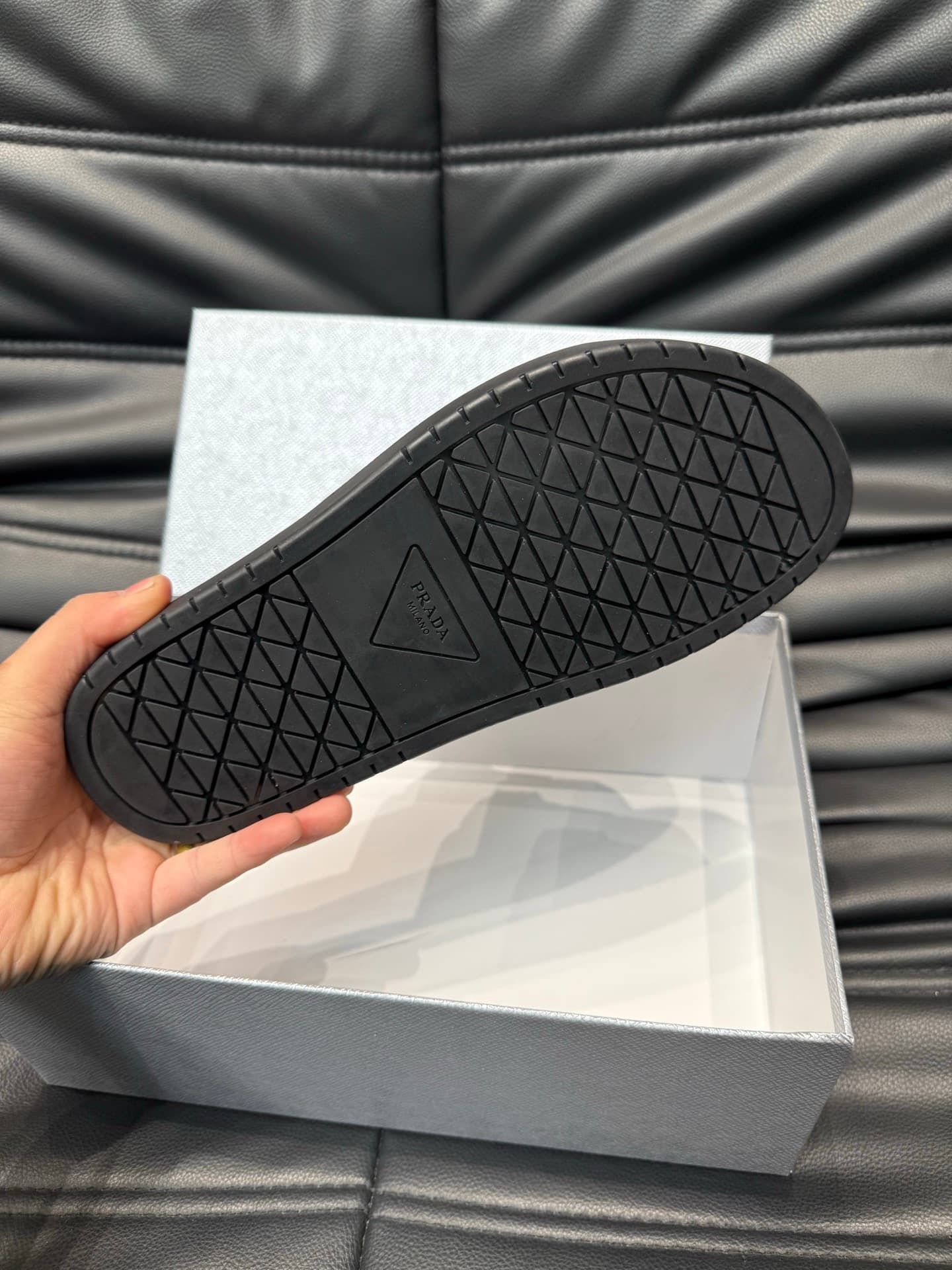prada-slippers_3_8.jpg