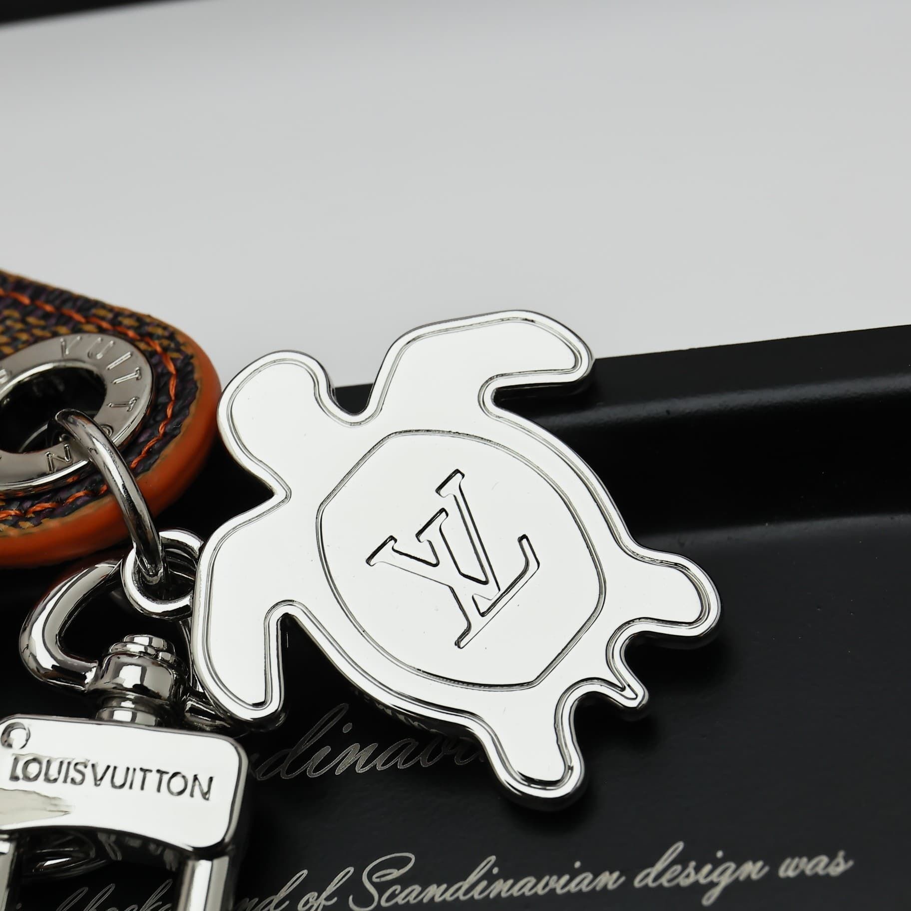 lv-clasp_51_3.jpg