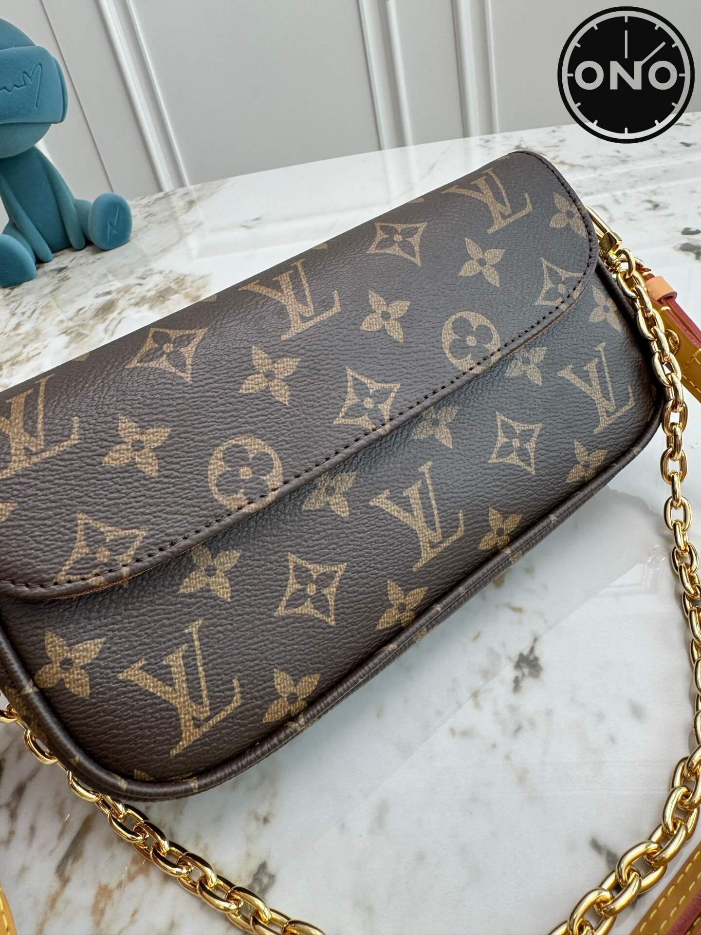 lv_womens_99_4.jpg