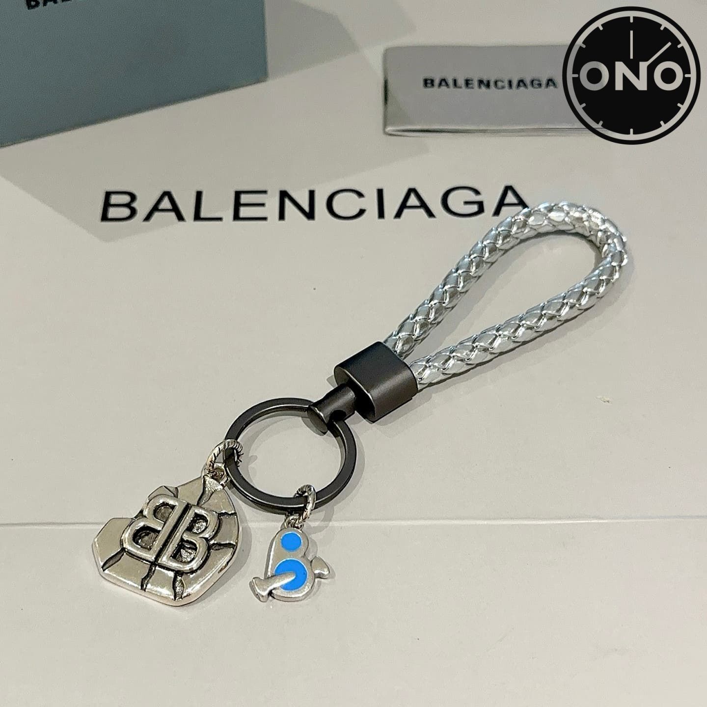 balenciaga-clasp_75_1.jpg