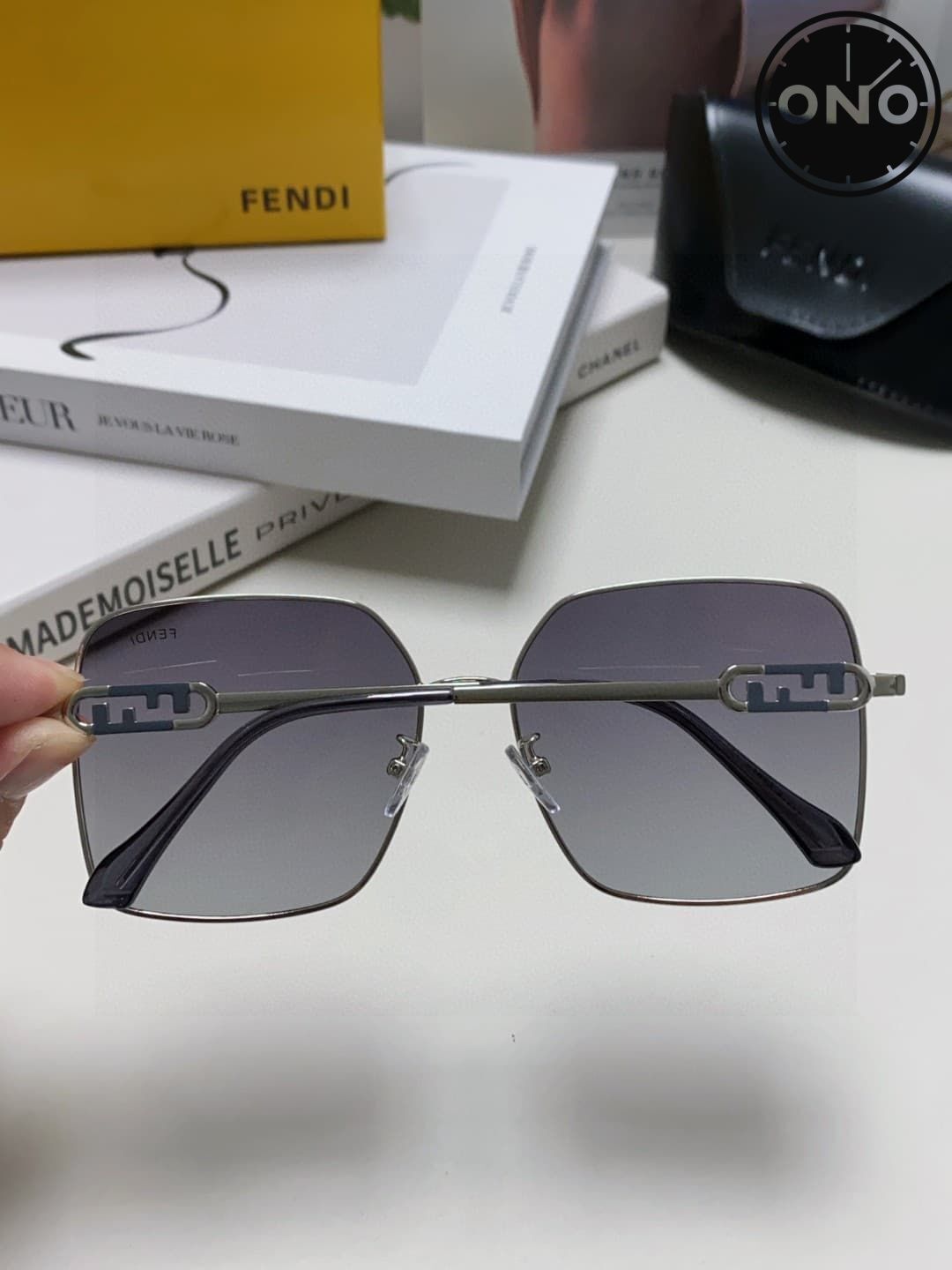 fendi-glasses_52_4.jpg