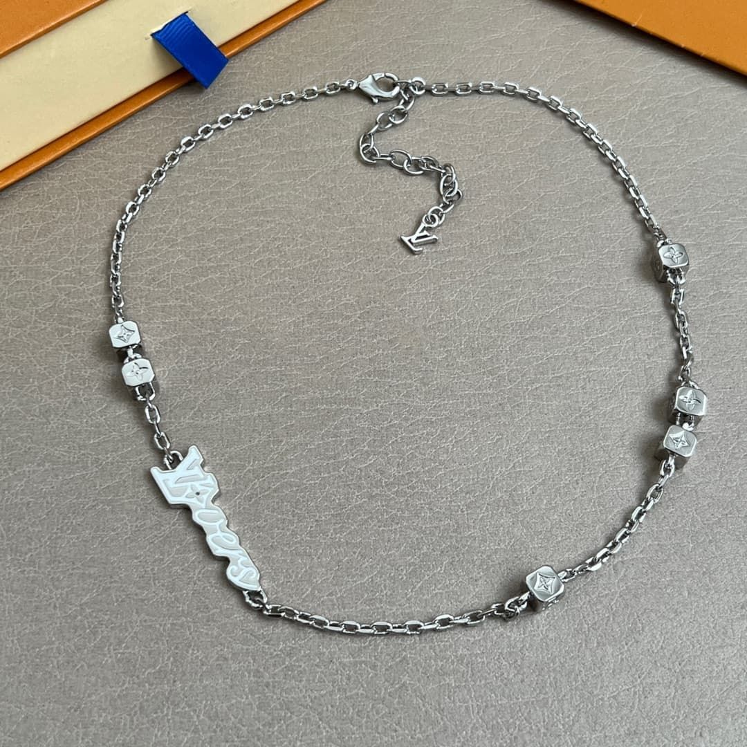 lv-necklace_6_4.jpg