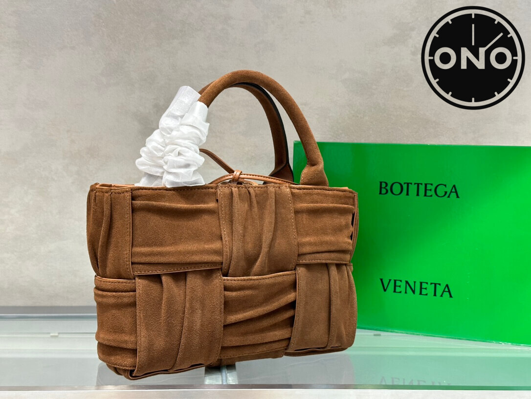 bottega_veneta_women_180_2.jpg