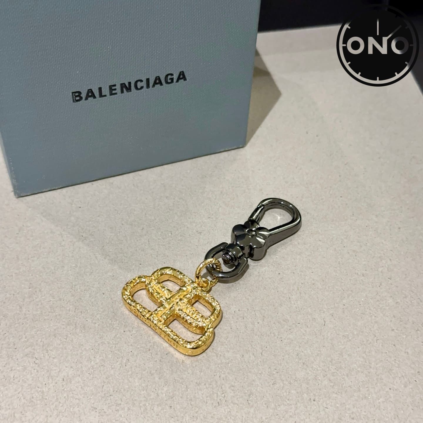 balenciaga-clasp_17_4.jpg