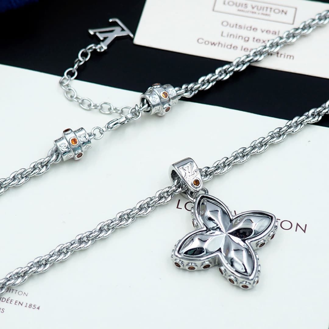 lv-necklace_4_2.jpg