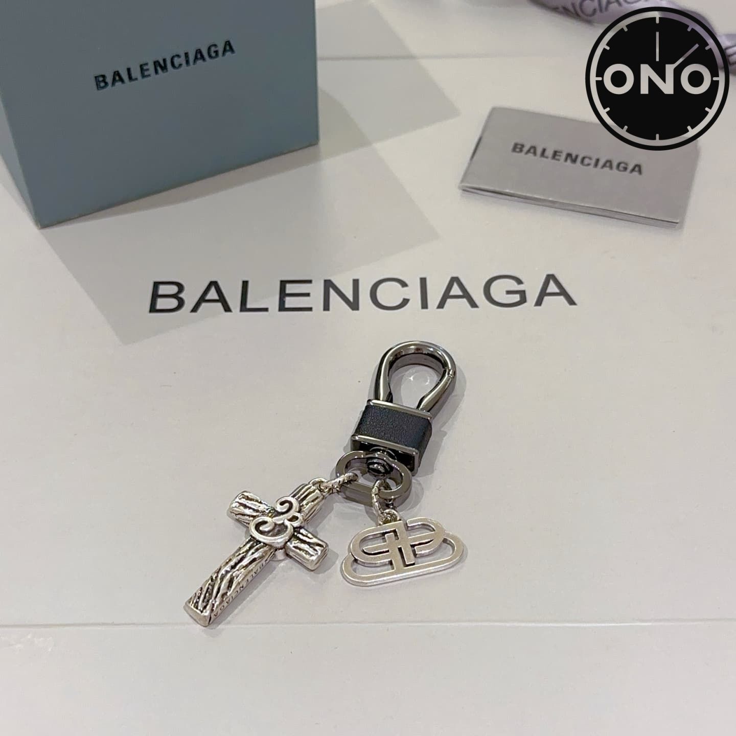 balenciaga-clasp_80_5.jpg