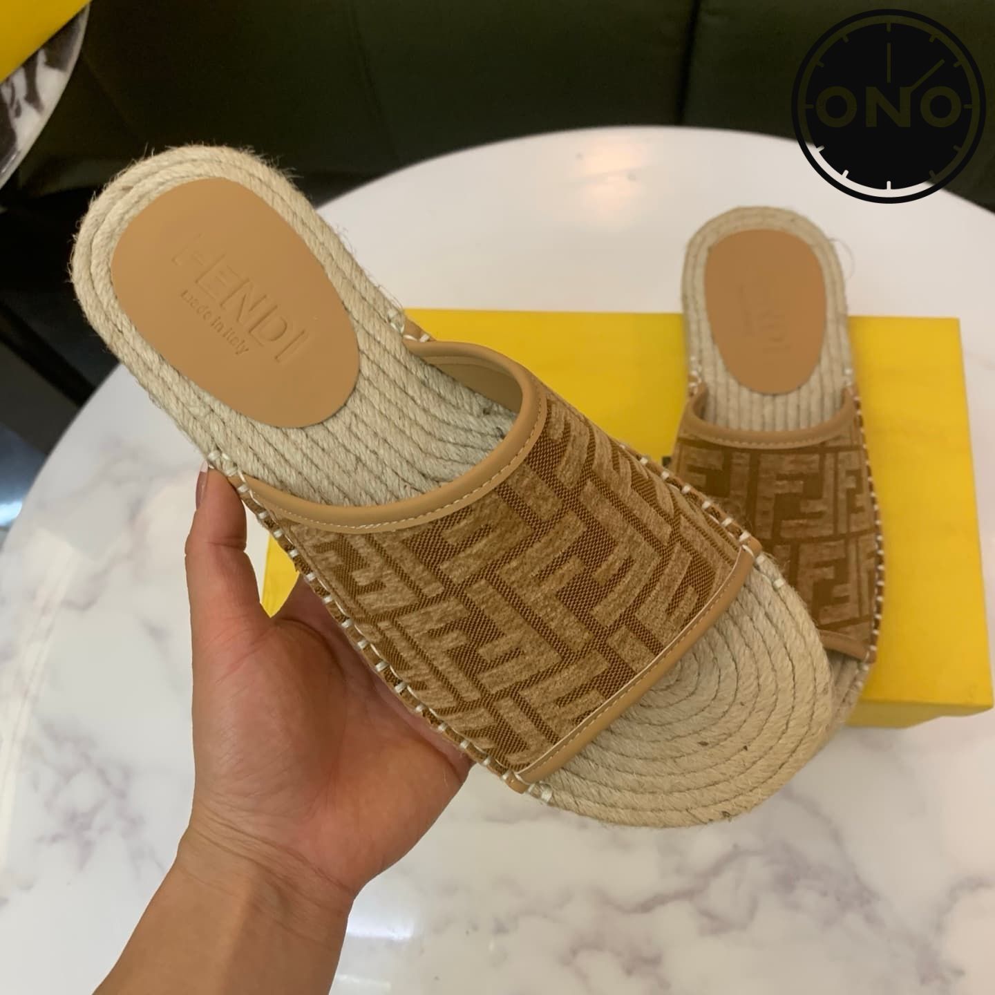 fendi-slippers_23_5.jpg