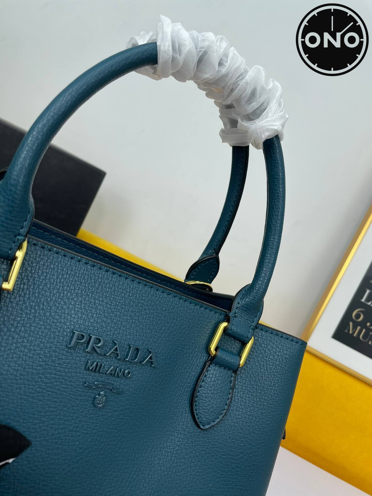 prada_women_25_3.jpg