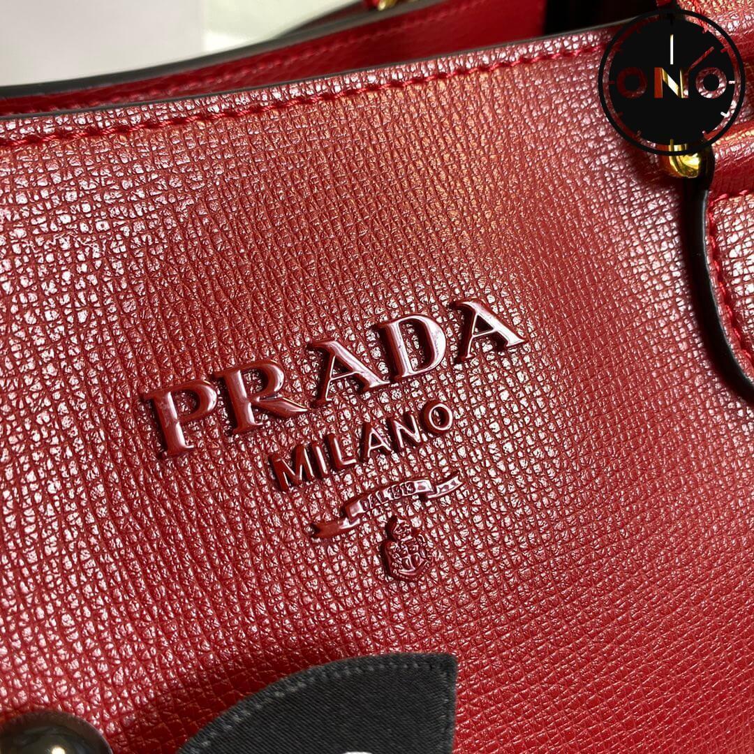 prada_women_144_4.jpg
