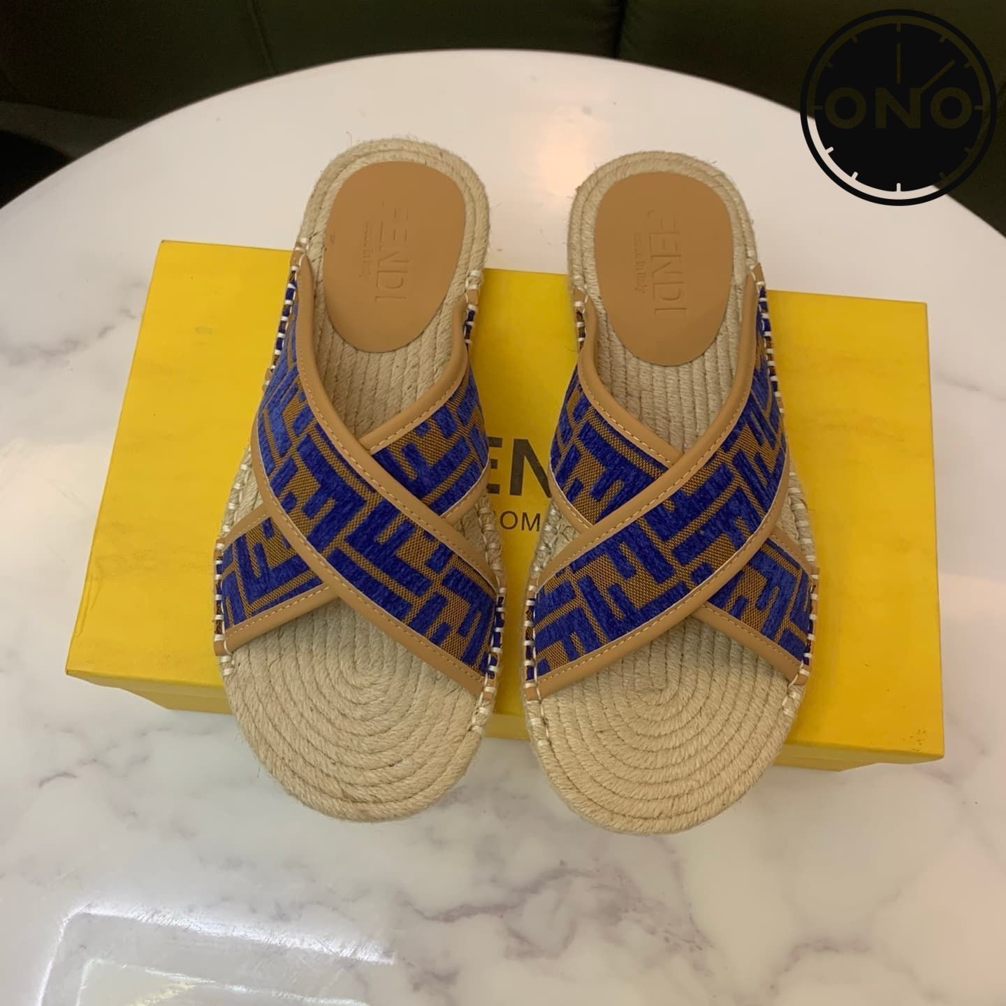fendi-slippers_3_1.jpg