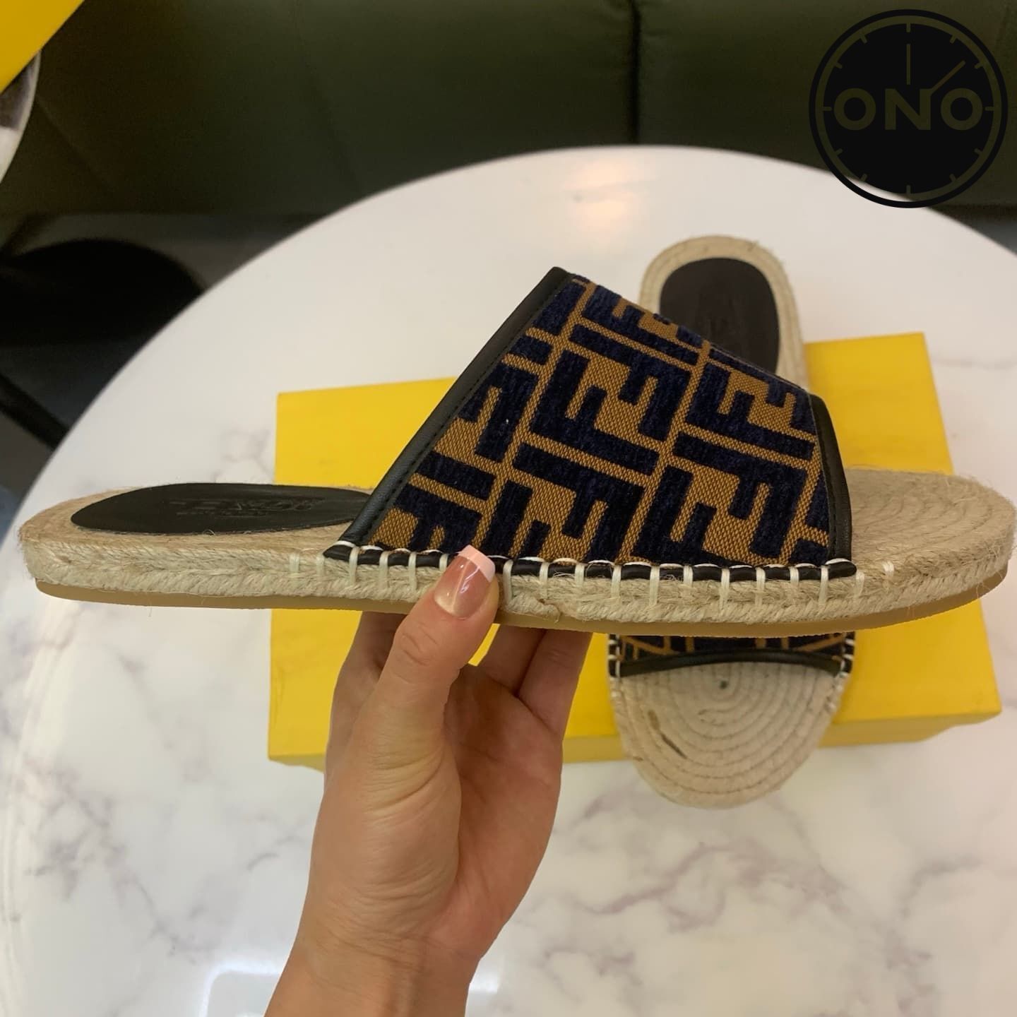 fendi-slippers_28_6.jpg