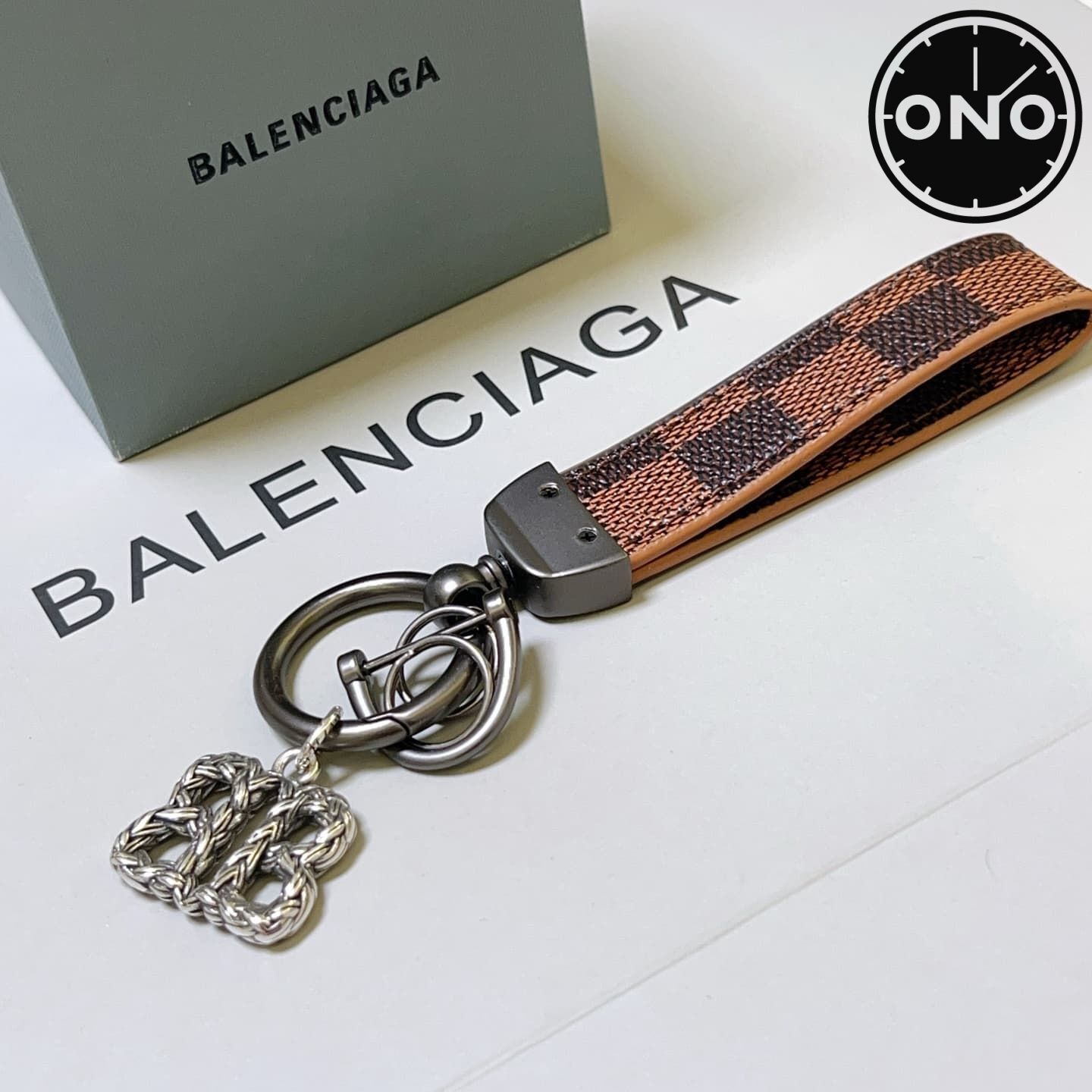 balenciaga-clasp_92_2.jpg