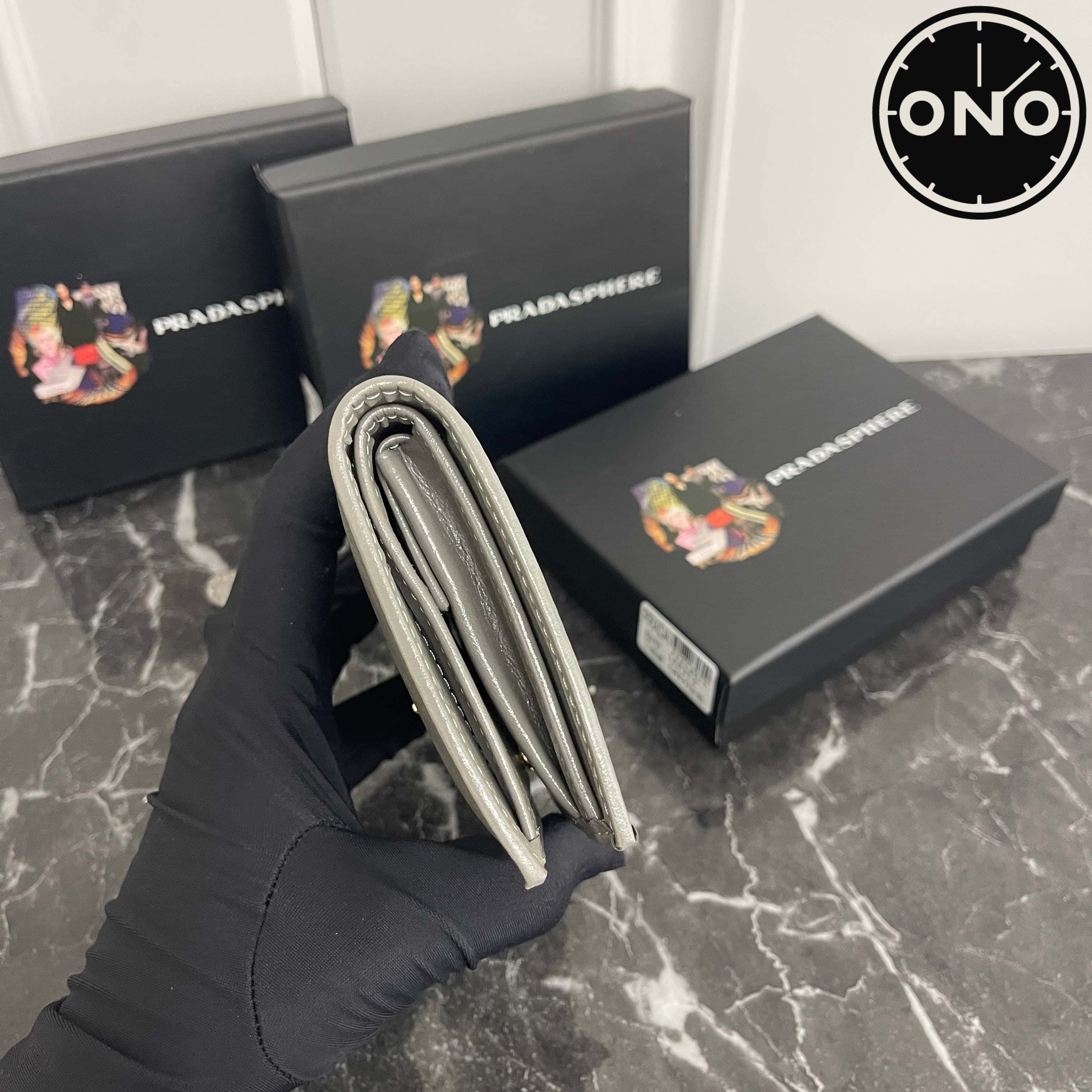prada_wallet_12_5.jpg