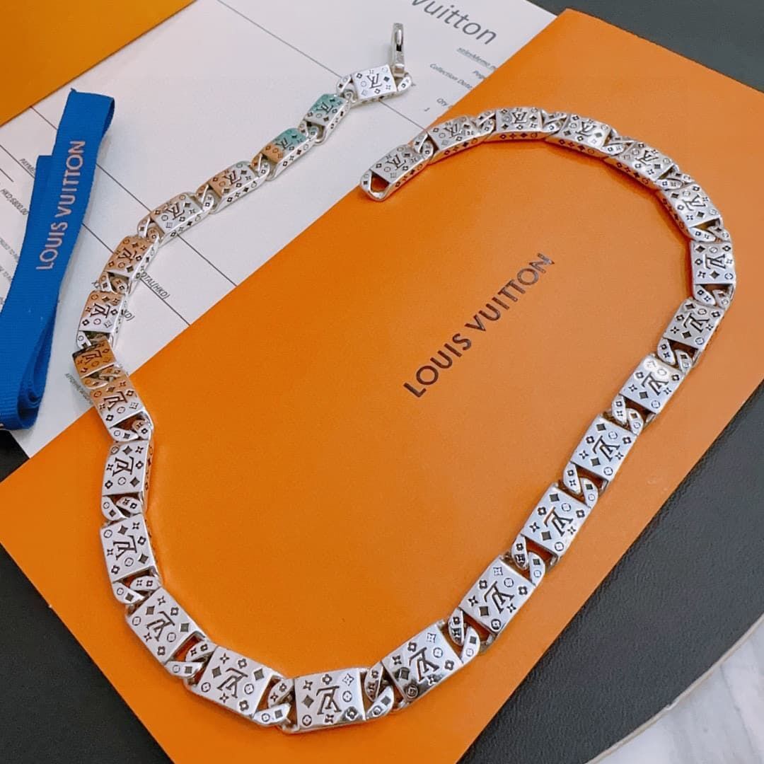 lv-necklace_10_6.jpg