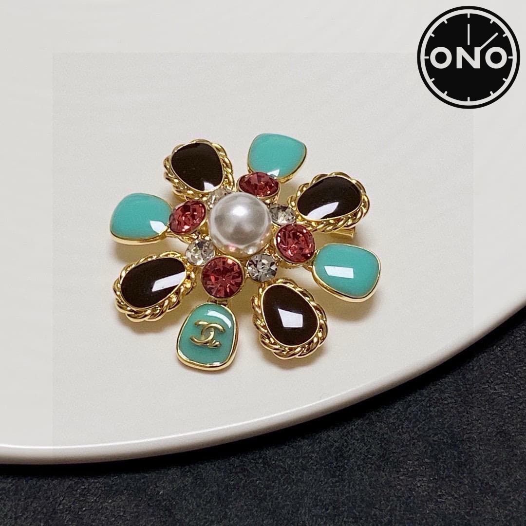 chanel-brooch_1_1.jpg