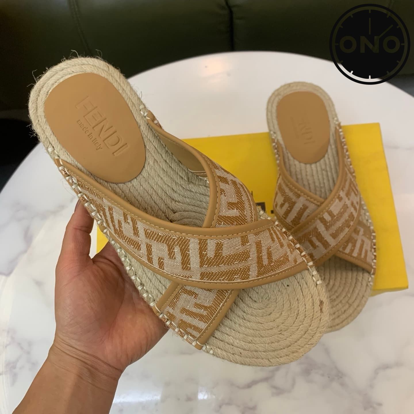 fendi-slippers_9_5.jpg