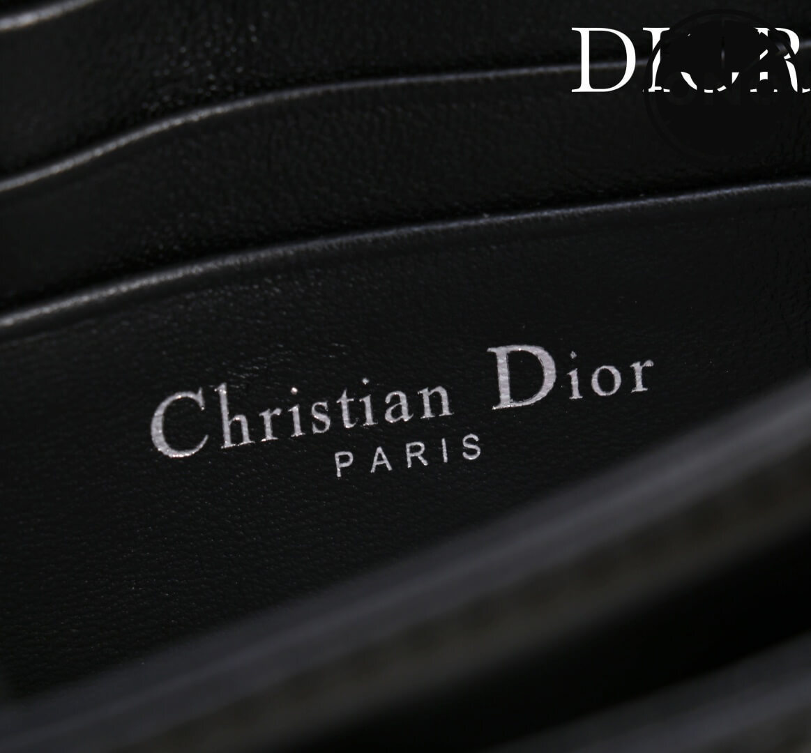 dior_women_80_8.jpg