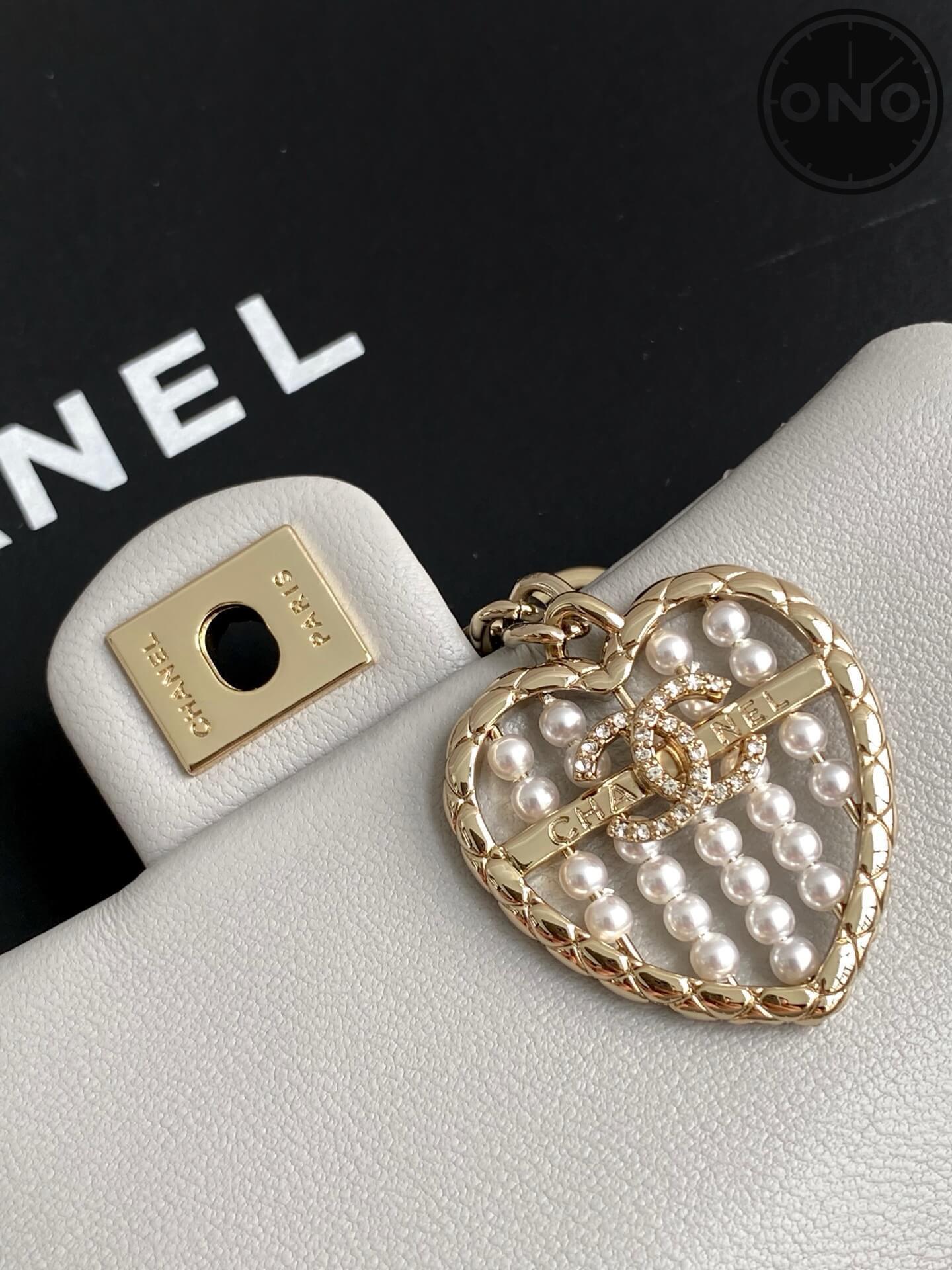 chanel_women_38_4.jpg