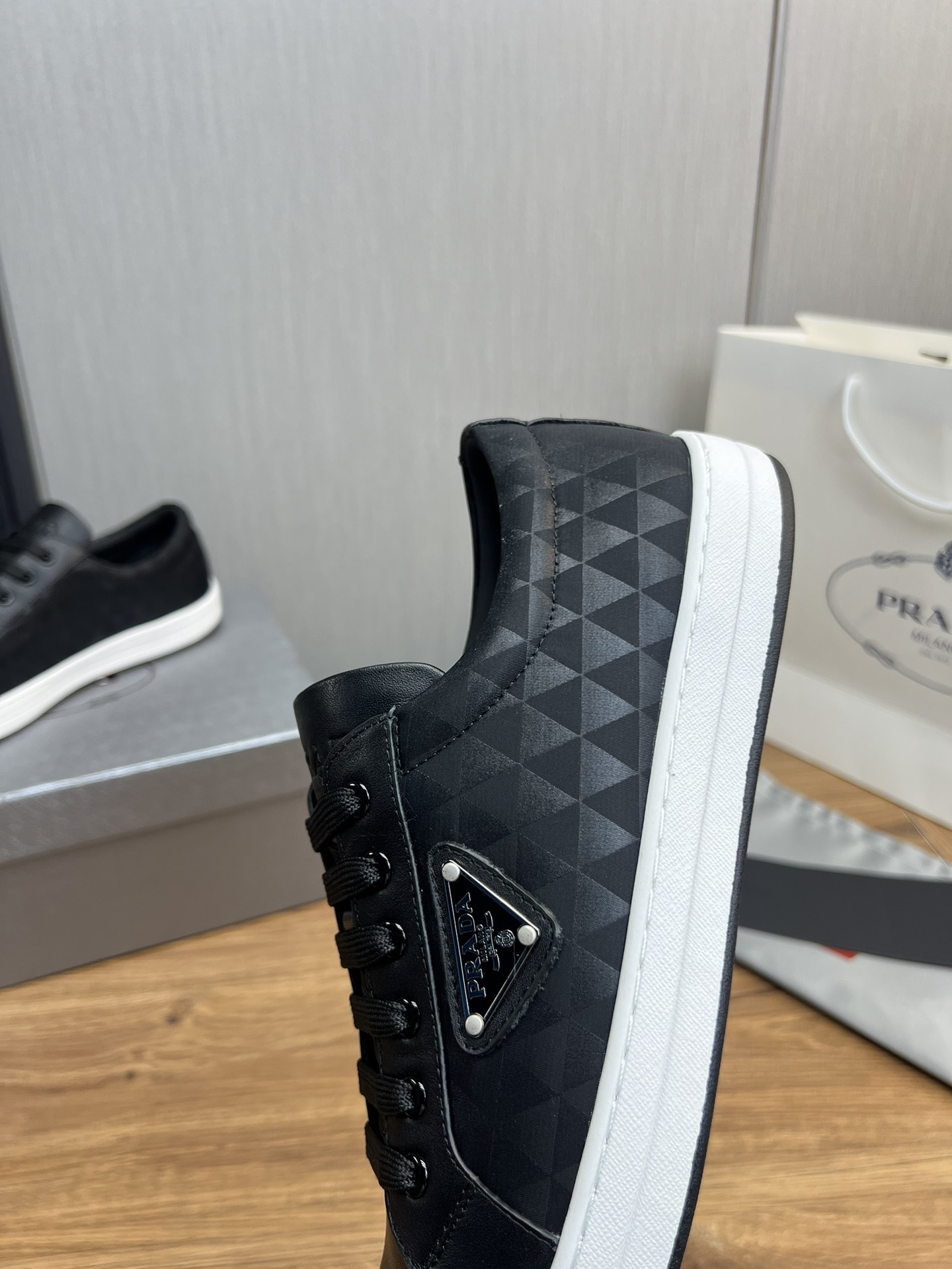 prada-casual-shoes_34_7.jpg