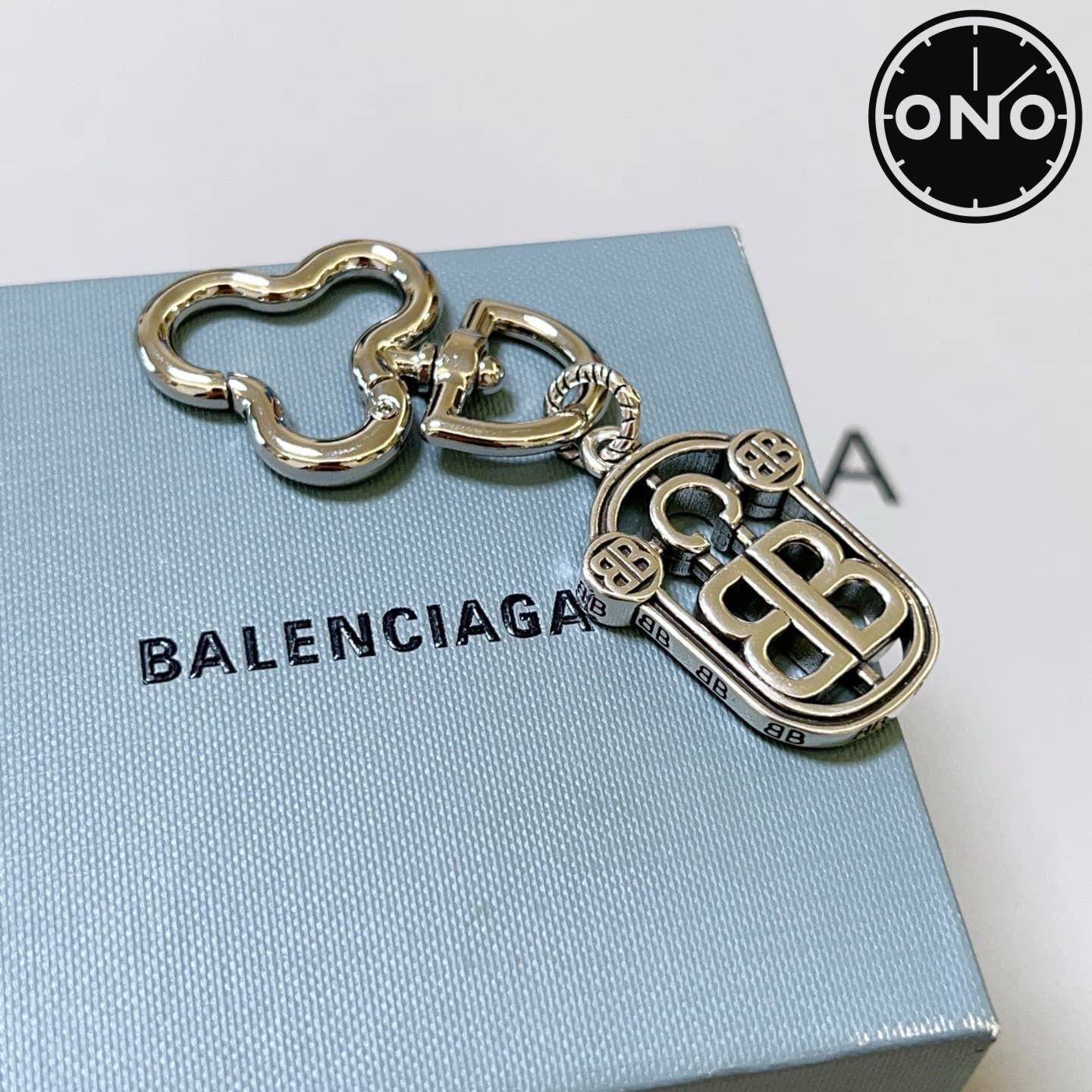 balenciaga-clasp_71_2.jpg