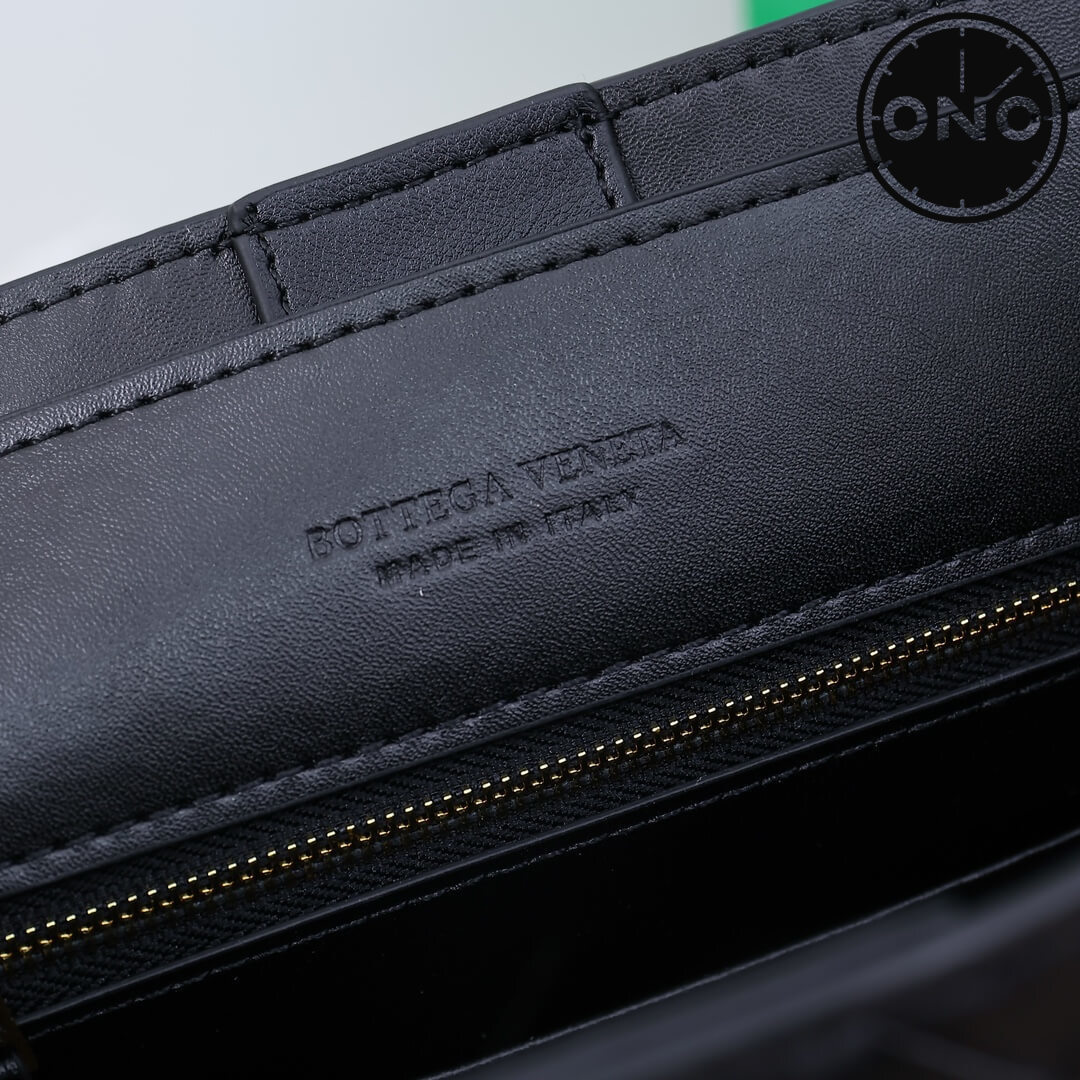 bottega_veneta_women_151_7.jpg