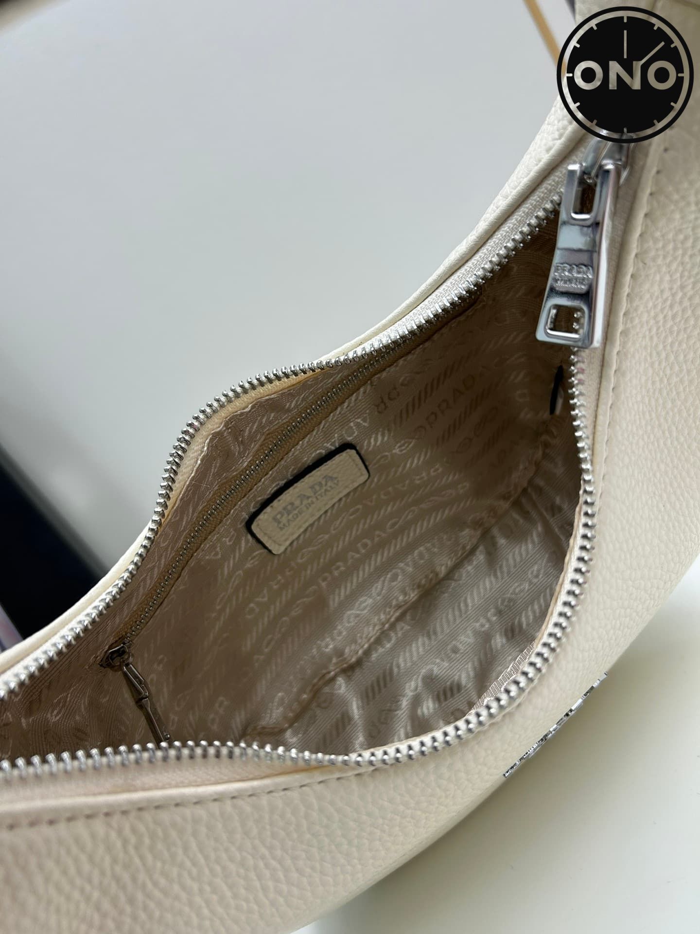 prada_wallet_1_7.jpg