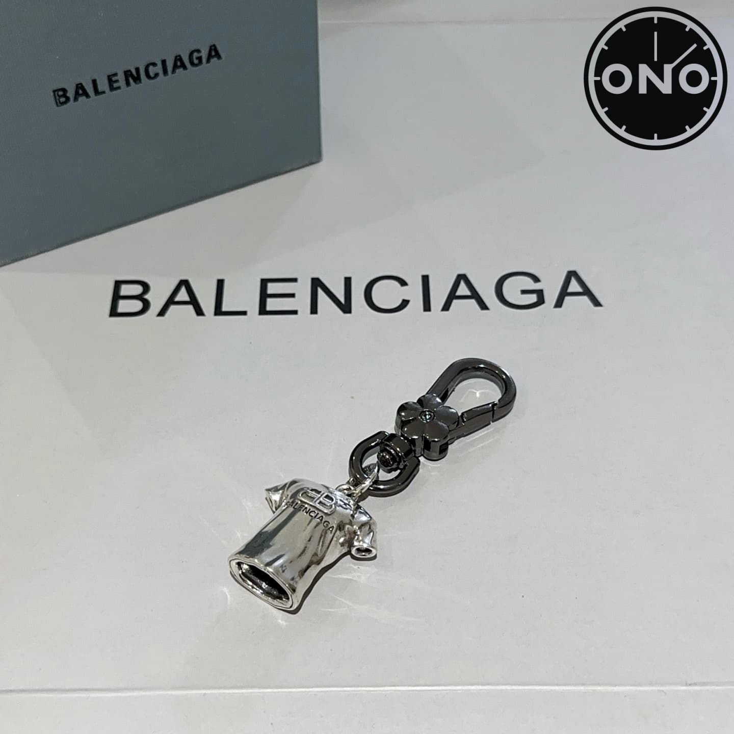 balenciaga-clasp_20_3.jpg