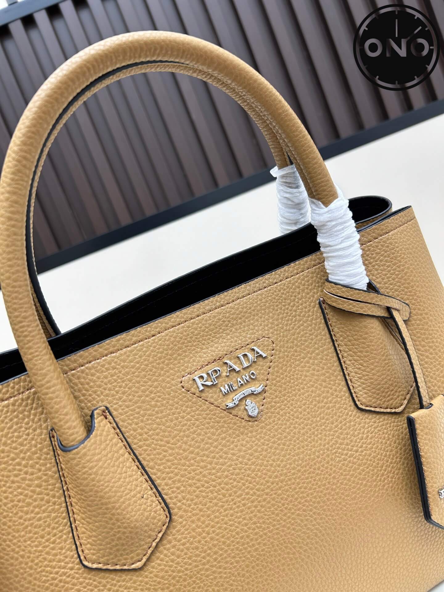 prada_women_75_3.jpg