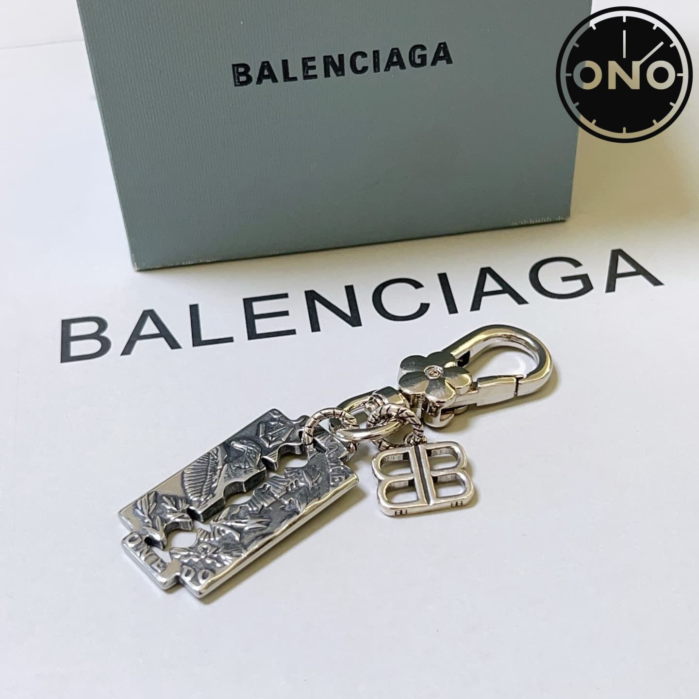 balenciaga-clasp_68_5.jpg