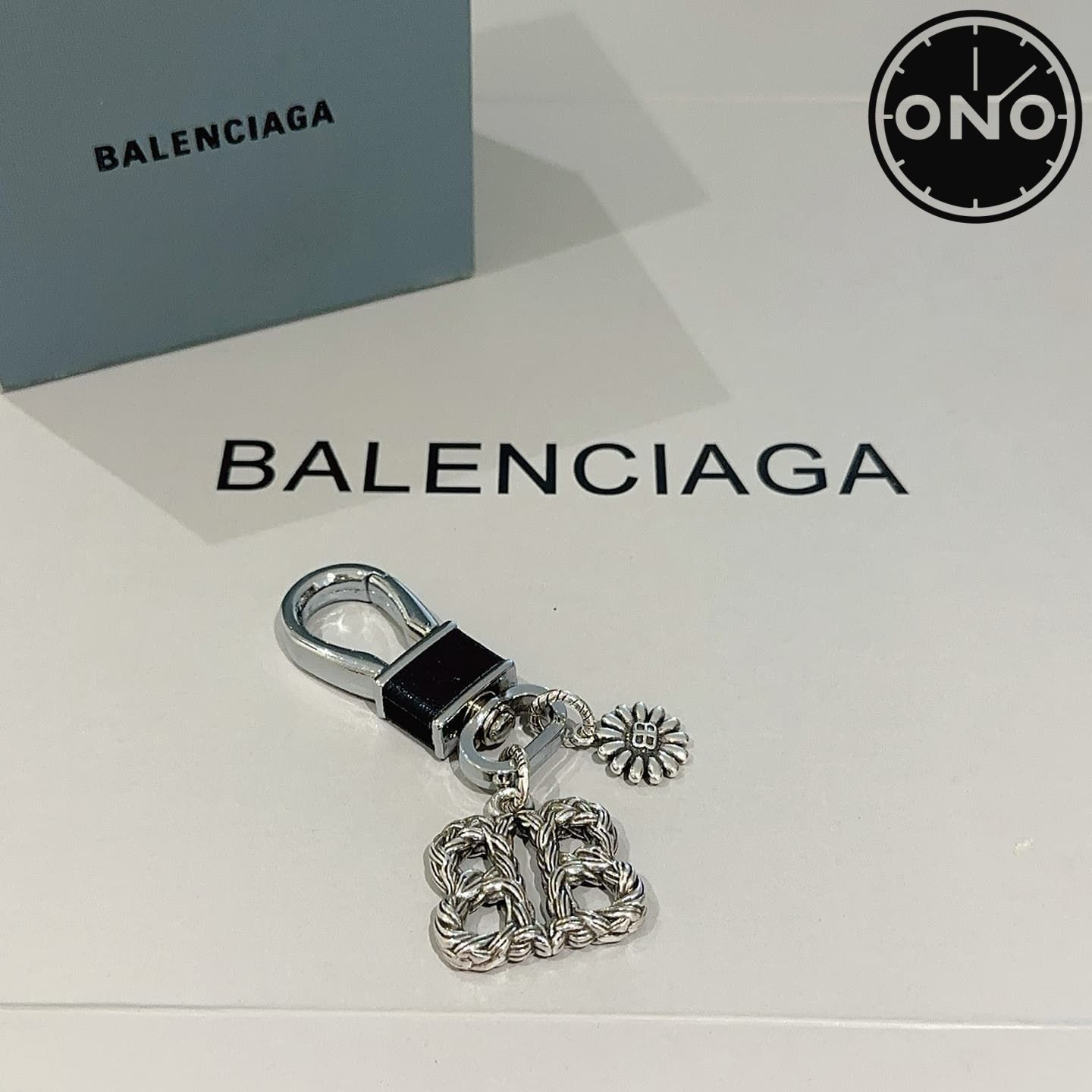 balenciaga-clasp_76_4.jpg