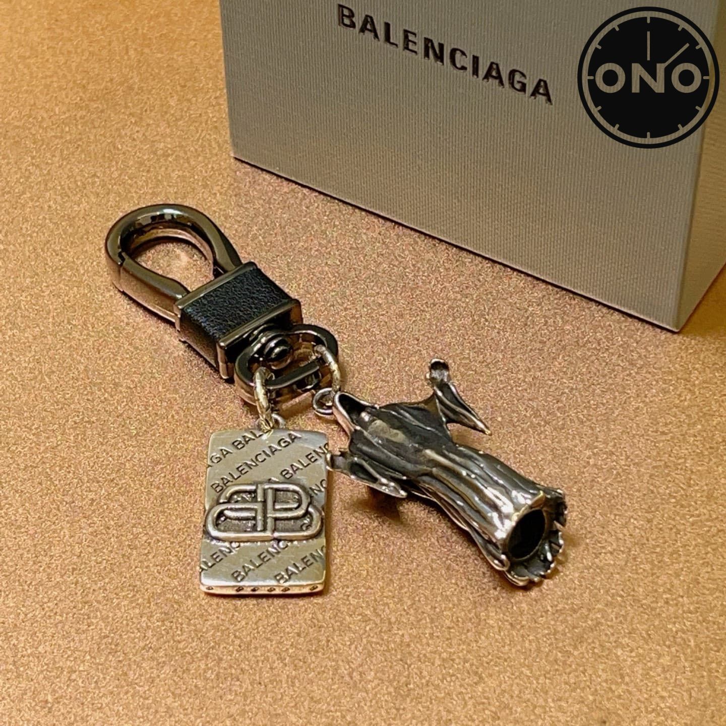 balenciaga-clasp_46_5.jpg