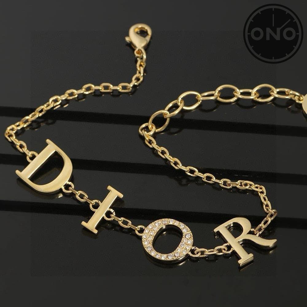 dior-necklace_1_2.jpg