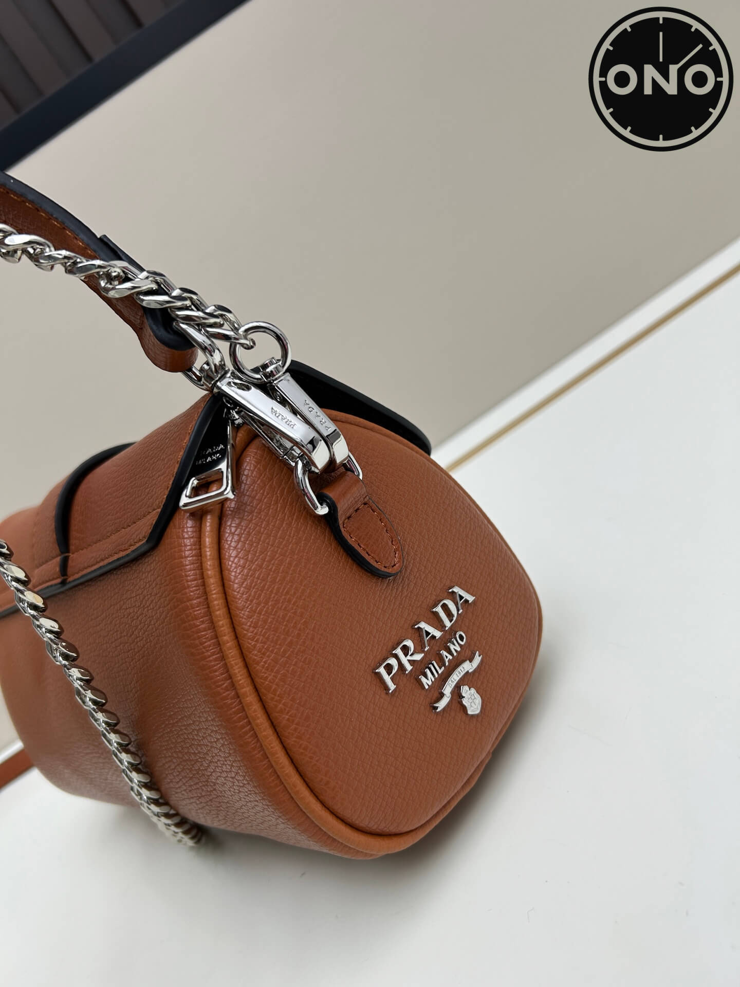 prada_women_99_4.jpg