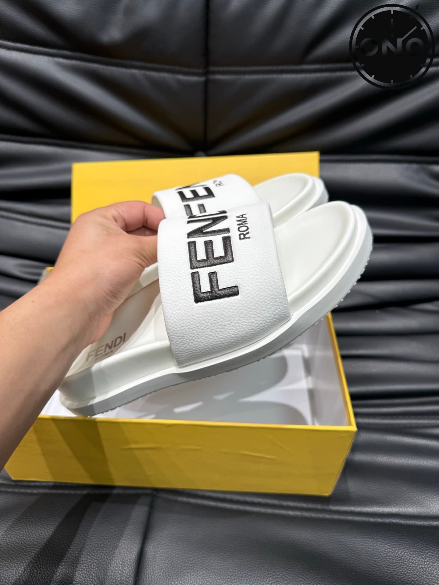 fendi-slippers_29_4.jpg