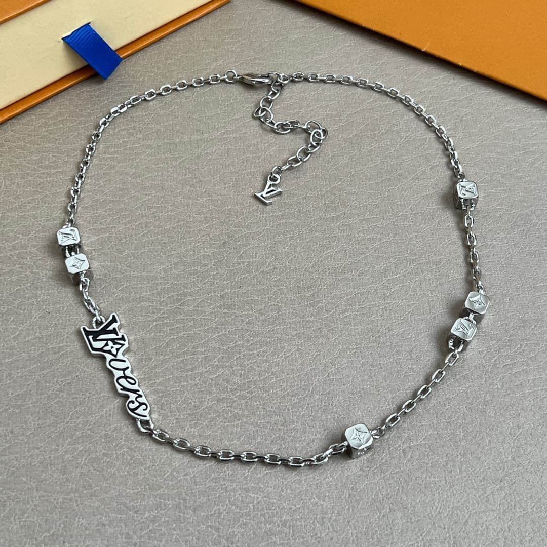 lv-necklace_5_4.jpg