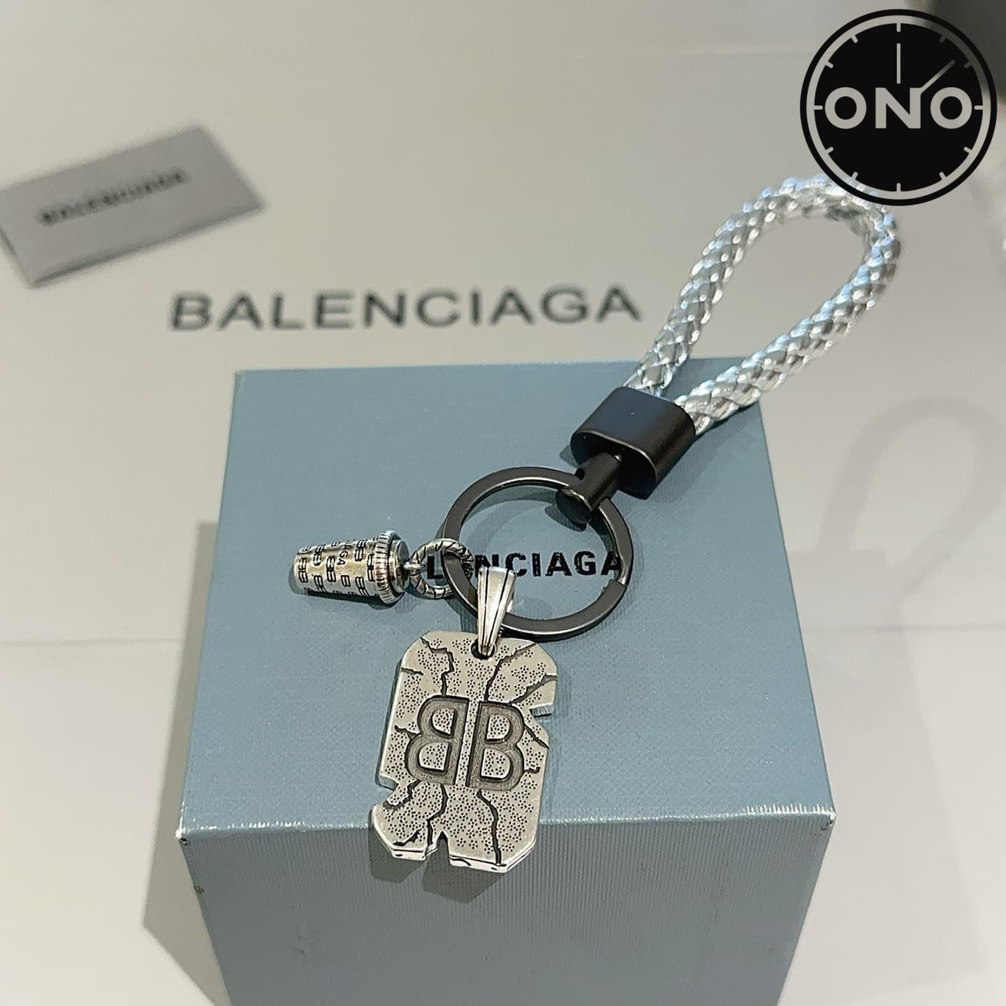 balenciaga-clasp_72_3.jpg