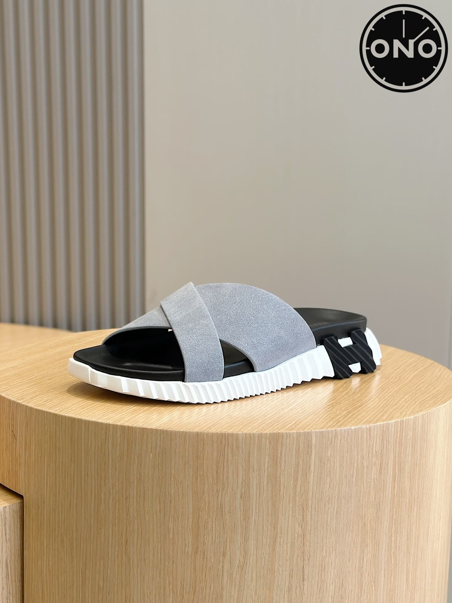 hermes-slippers_4_1.jpg