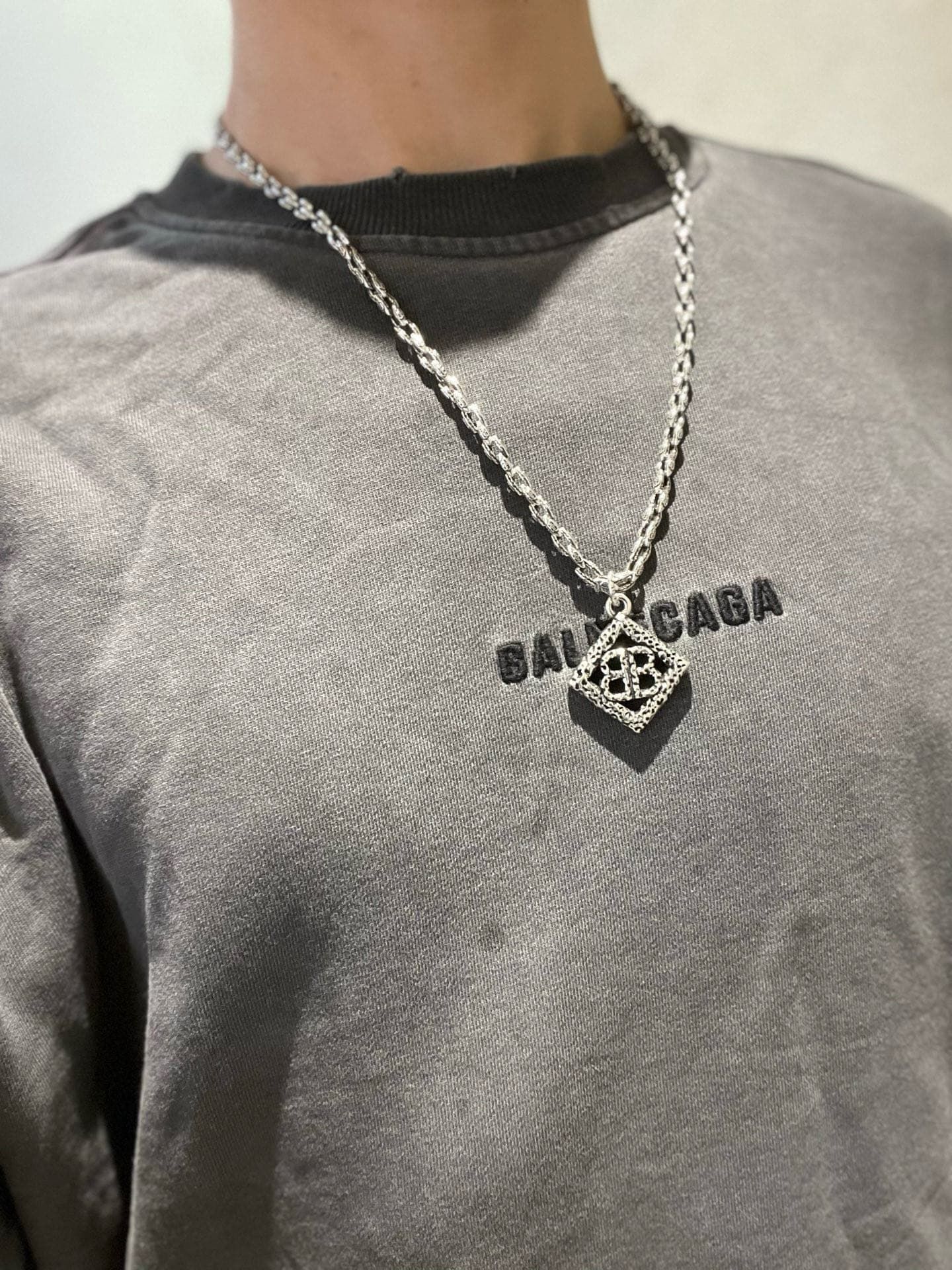 balenciaga-necklace_5_1.jpg