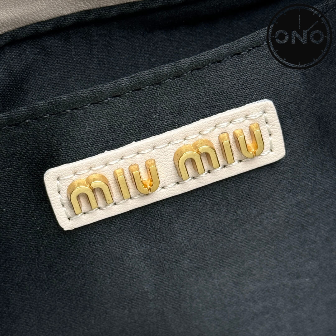miumiu_women_14_7.jpg