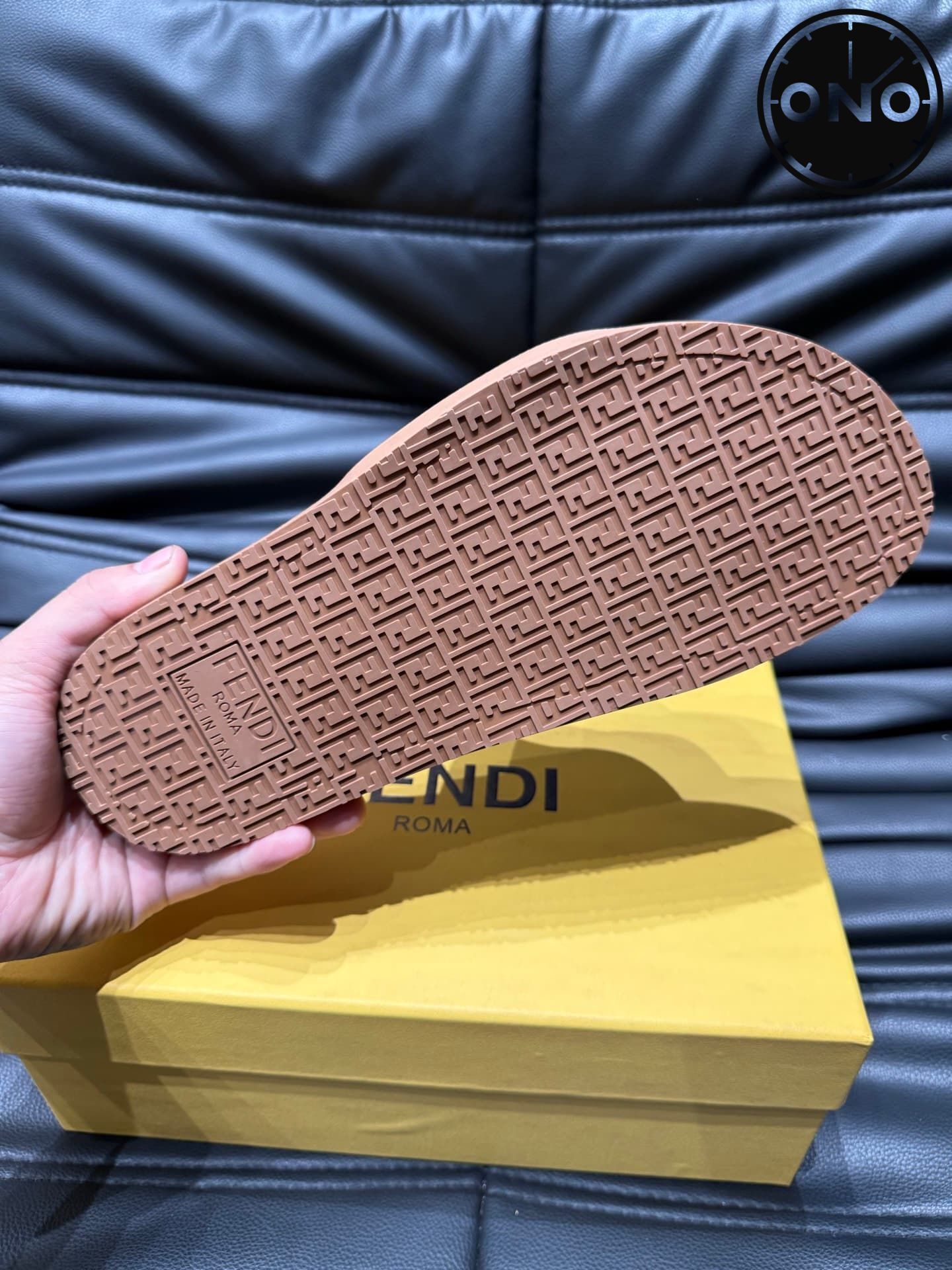 fendi-slippers_40_8.jpg