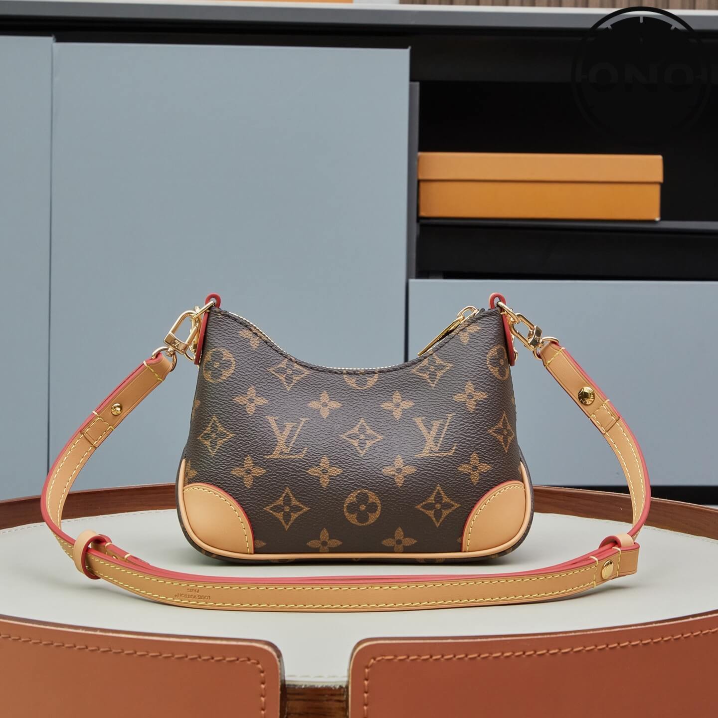 lv_womens_58_2.jpg