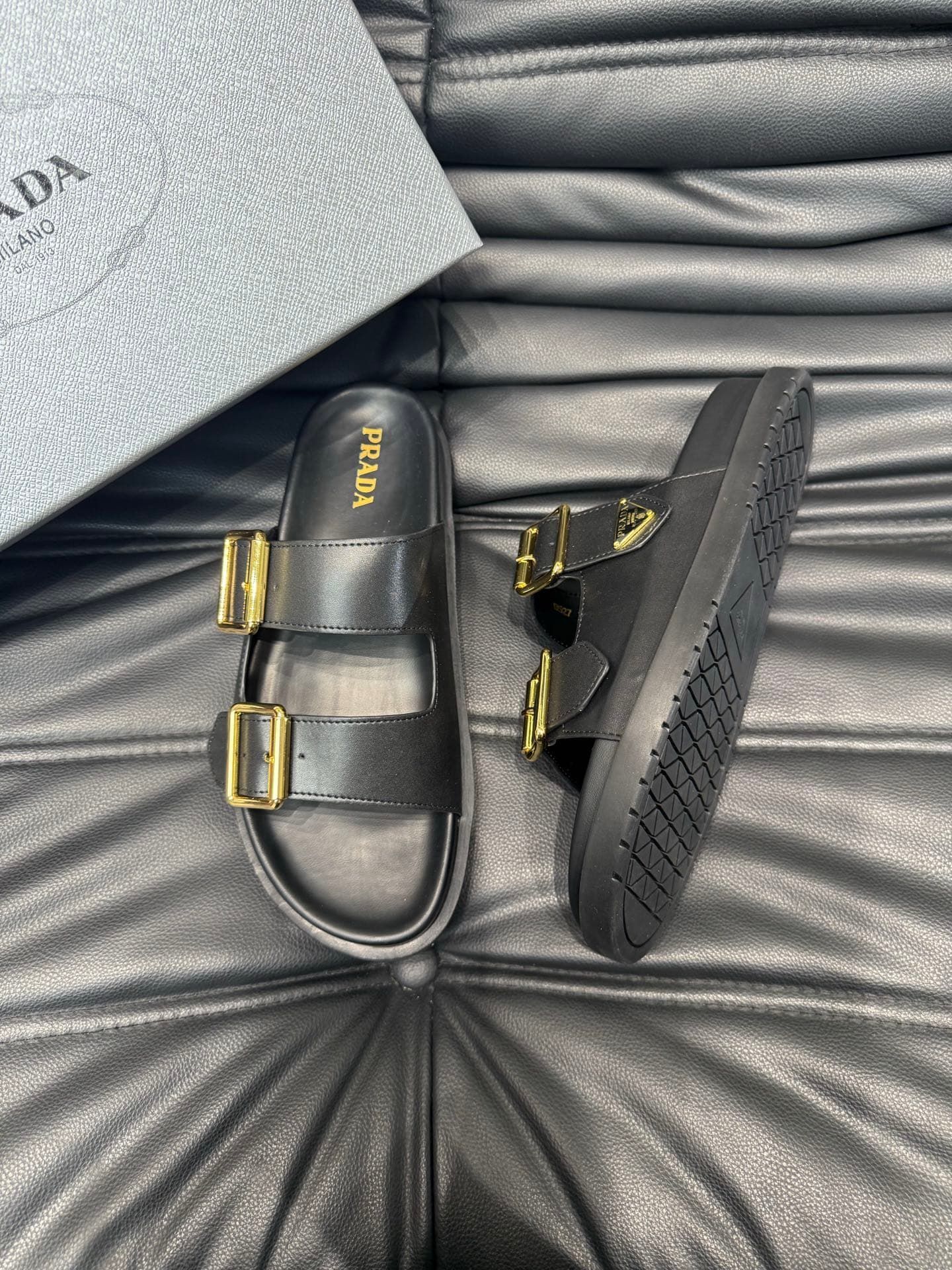 prada-slippers_15_1.jpg