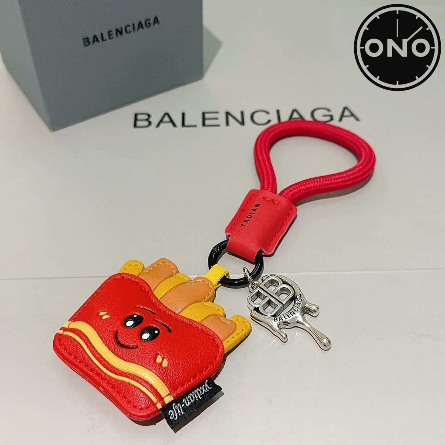 balenciaga-clasp_8_2.jpg