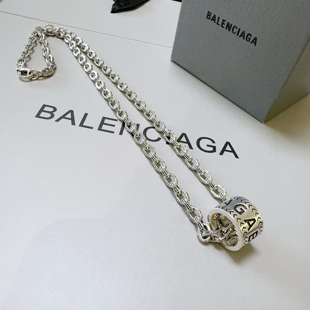 balenciaga-necklace_26_2.jpg