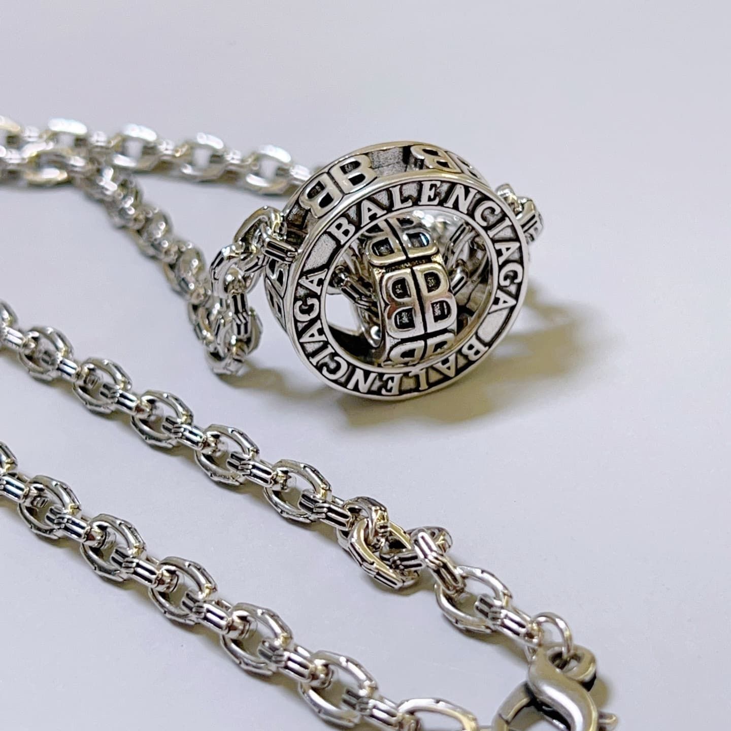 balenciaga-necklace_49_1.jpg