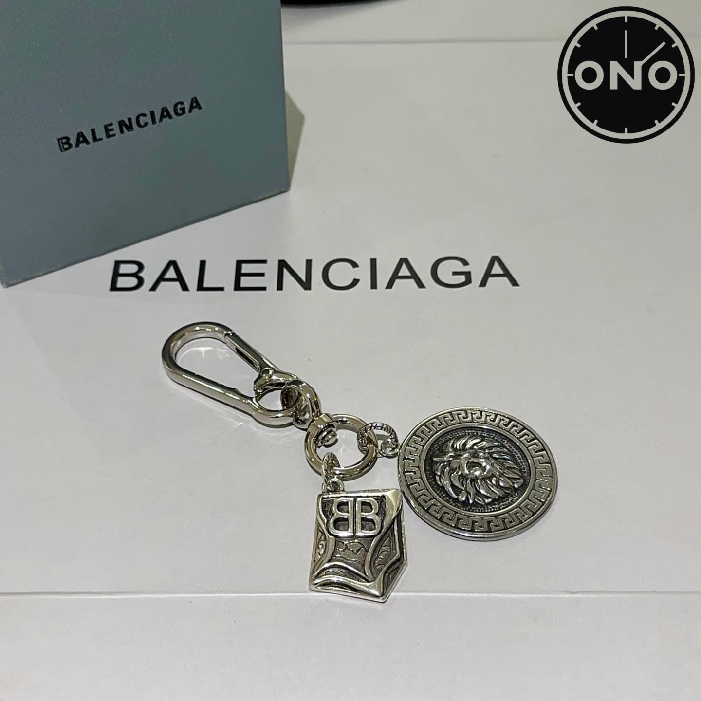 balenciaga-clasp_19_4.jpg