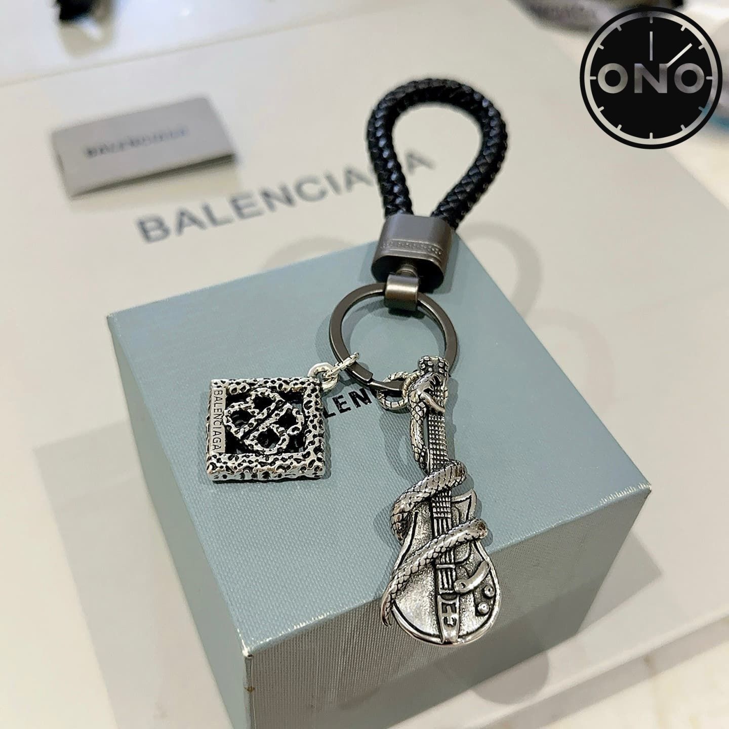 balenciaga-clasp_52_4.jpg